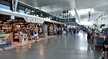 Żabka dołącza do Paczkomatów. Lotniska będą Polską w pigułce