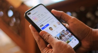 Polacy zgłaszają fake newsy. Platformy ignorują co piąty przypadek