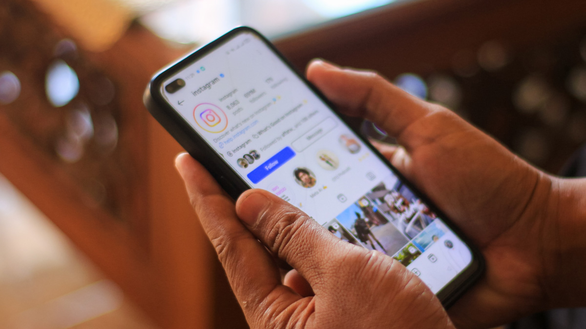 Polacy masowo zgłaszają fake newsy. Big techy mają to w nosie