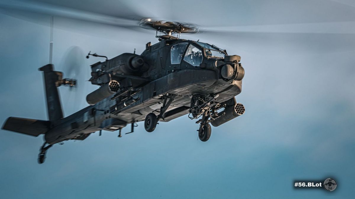 Nowy drapieżnik na polskim niebie. Historyczny lot na śmigłowcach Apache