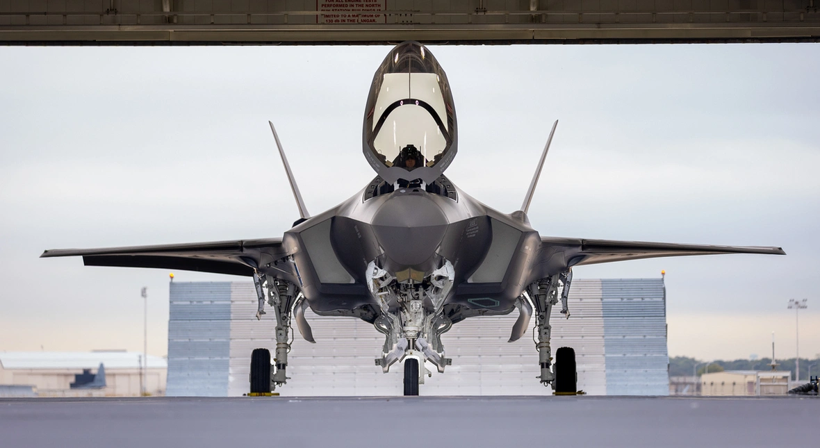 Image for Polski Husarz wzbił się w powietrze. Odliczamy dni do historycznego lądowania