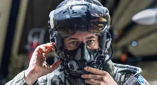 Wojna przyszłości nie będzie opierać się wyłącznie na ciężkim sprzęcie i masowej przewadze na froncie. Zadecydują o niej autonomiczne roje dronów, algorytmy sztucznej inteligencji i błyskawiczne reagowanie na niewidoczne gołym okiem zagrożenia. Właśnie dlatego Sojusz Północnoatlantycki uruchomił w Krakowie akcelerator innowacji obronnych DIANA. Cel jest jasny - wyprzedzić przeciwnika, tworząc i wdrażając technologie jutra szybciej niż kiedykolwiek wcześniej.