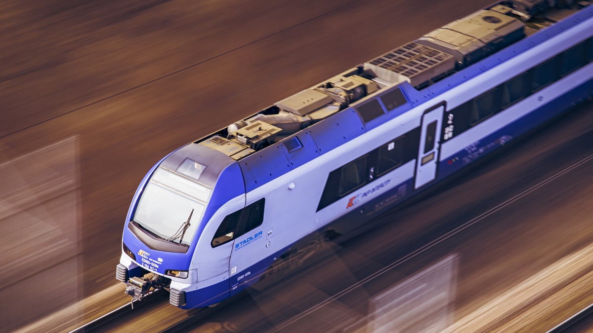 Automaty podbijają pociągi. Wygoda może mieć swoją cenę