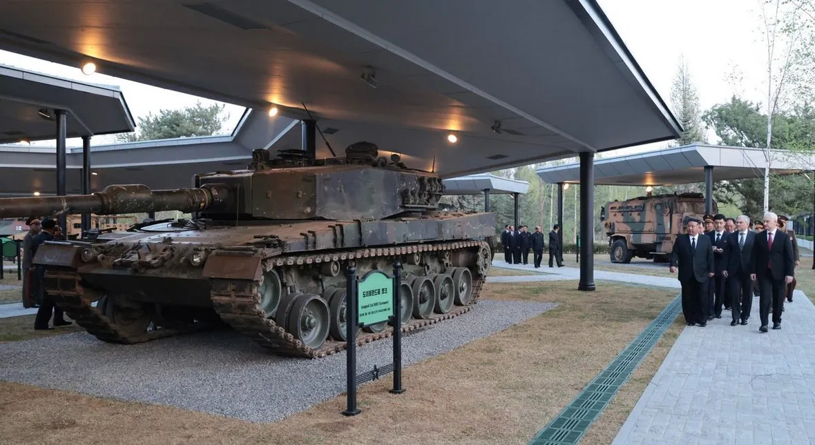 Image for Polski czołg trofeum Kim Dzong Una. Korea Północna wystawiła go w muzeum