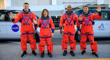 Start Artemis 2 przebija koncerty. Pół miliona ludzi koczuje na plażach