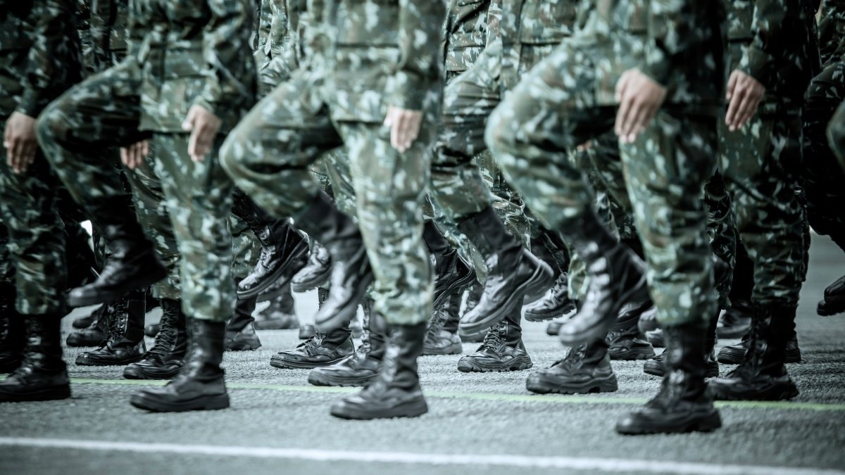 Służby biją na alarm. Chcą zalać kontynent „zielonymi ludzikami”