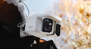 Ta kamera widzi wszystko i goni słonce. Baseus X1 Pro - test