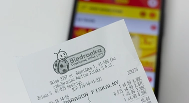 Biedronka chce cię przyspawać do aplikacji. Bez niej wizyta w sklepie nie ma sensu