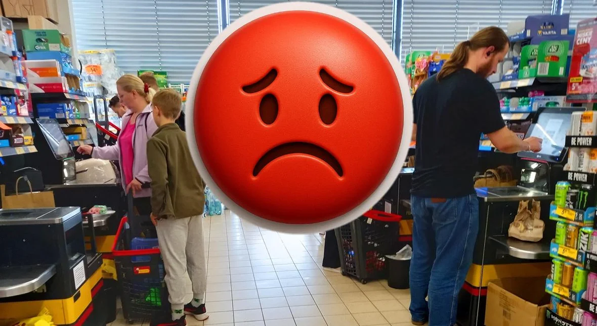 Image for Przy kasie jesteś teraz szef. Klikasz smutną buźkę, a pracownik żegna się z premią