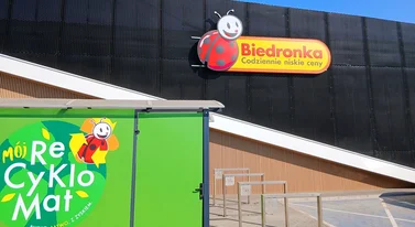 Biedronka zrobiła z kaucji promocję. Popędzicie z butelkami do automatów