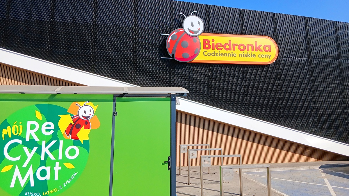 Biedronka zrobiła z kaucji promocję. Popędzicie z butelkami do automatów