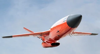 To nie myśliwiec, ale może udawać jeden. Firejet rośnie w siłę