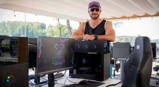 Robisz 130 km z pashaBiceps, potem grasz w CS-a. Efekt? PC z RTX 50 za mniej niż 4 tysie