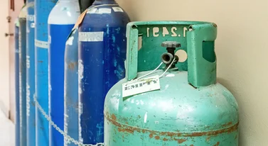 Iran dusi nie tylko ropę. Bez tego gazu nie ma chipów