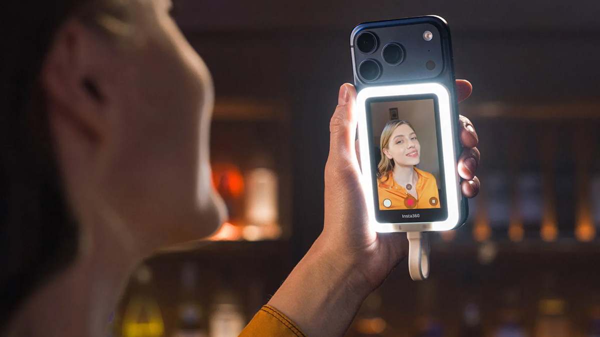 Przednia kamerka na śmietnik. Gadżet do telefonu zmieni twoje selfie