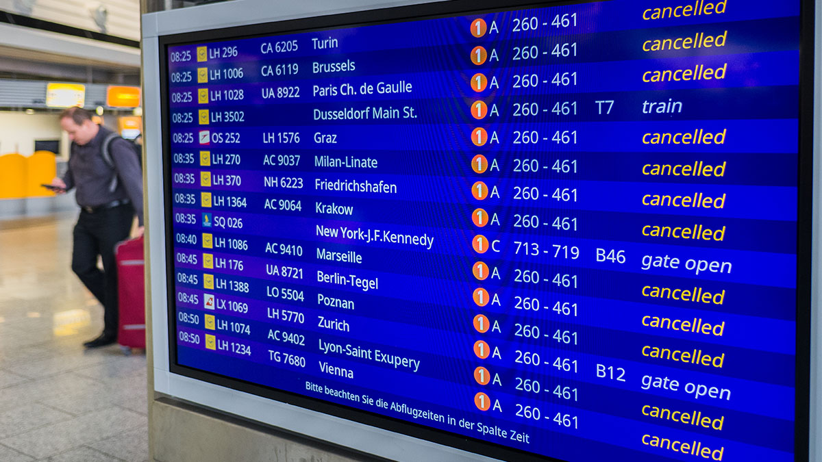 Odwołują 20 tysięcy lotów w Europie. Tak, Polacy też ucierpią