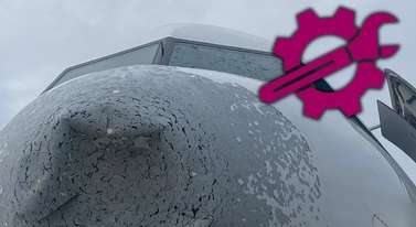 Grad zmasakrował Airbusa nad Polską. Samolot dosłownie zamienił się w sito