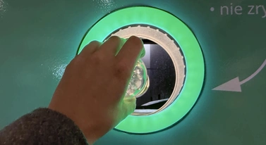 Minister radzi, jak omijać kolejki do butelkomatów. No, szlag może trafić