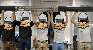 Polska rakieta podbija USA. Nazwa nawiązuje do Kapitana Bomby i to nie jest żart