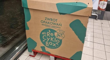 Nie mieli maszyn do kaucji, postawili kartony. Wystarczyły