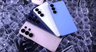 Samsung rozważa zmianę wyspy aparatów w Galaxy S27