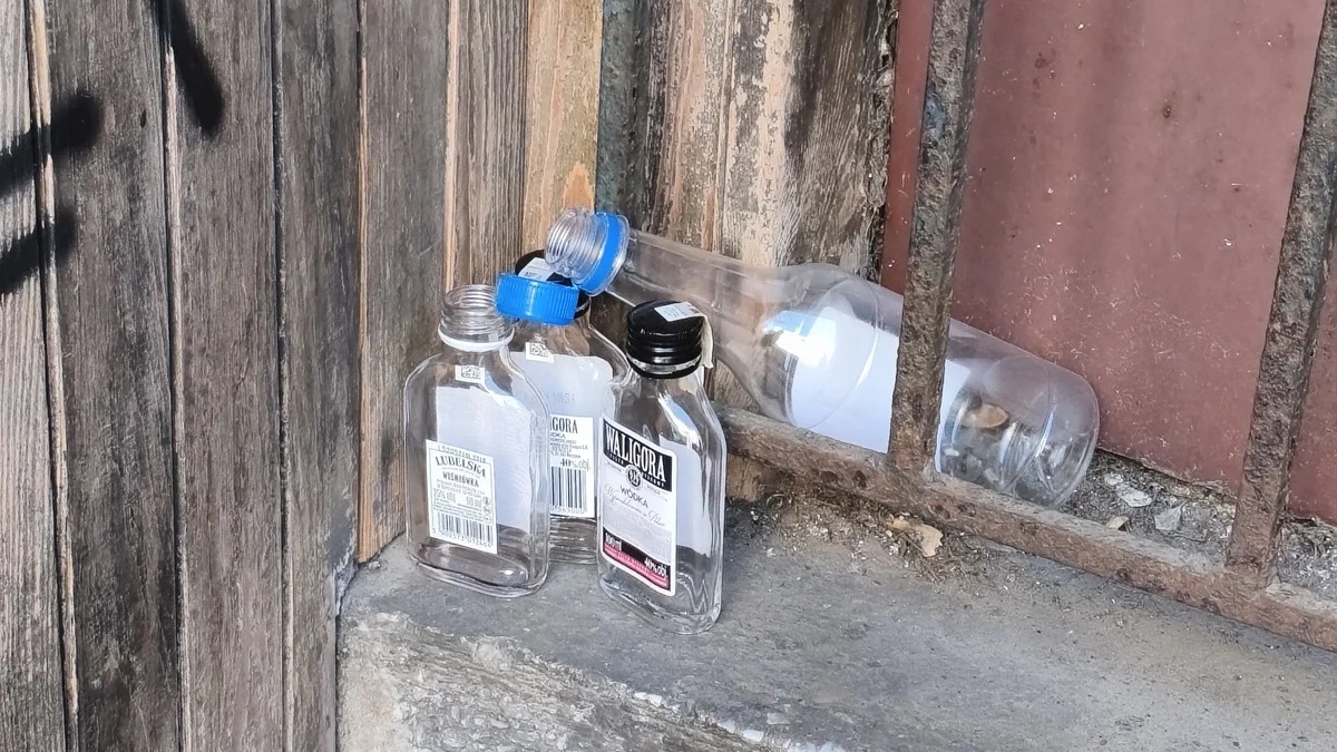 Kłócą się o małpki, a tu trzeba działać. „Mogliśmy uniknąć tego śmietniska”