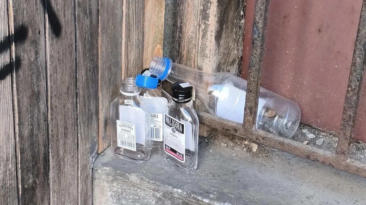 Kłócą się o małpki, a tu trzeba działać. "Mogliśmy uniknąć tego śmietniska"