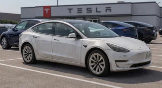 Elon Musk mówi, że nowe Tesle są za stare na autonomiczną jazdę