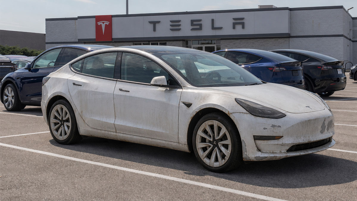 Musk przyznał, iż władował w Tesle zbyt słabe komputery. „Groteska”