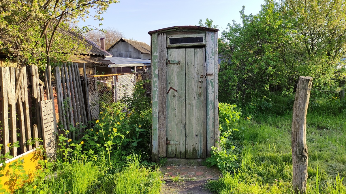 Wydali 300 tys. zł na toaletę, ciągle mają problemy. „Sławojka lepsza”