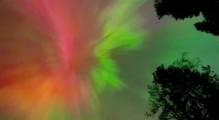 Jeśli do tej pory omijały was nocne spektakle na niebie, przygotujcie termosy z kawą i ciepłe kurtki. Przed nami wyjątkowa noc z 31 marca na 1 kwietnia, która może przejść do historii tegorocznych obserwacji astronomicznych w naszym kraju.