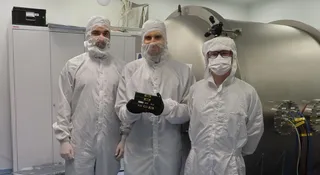 Jeżeli wszystko pójdzie zgodnie z planem, za kilka lat instrument przygotowany pod kierunkiem CBK PAN znajdzie się w pobliżu obiektu, którego dziś możemy jeszcze nie znać. Może będzie to kometa z najdalszych obrzeży Układu Słonecznego. Może kolejny międzygwiezdny przybysz. W obu przypadkach stawką jest ta sama rzecz: zajrzeć do materiału, który pamięta narodziny planet.