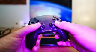 Centrum domowej rozrywki. Odkryj, dlaczego PlayStation 5 to najlepszy prezent dla całej rodziny