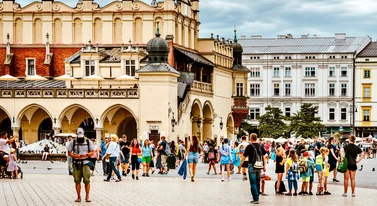 Przyjeżdżają, hałasują, przeszkadzają. Kraków traci cierpliwość 