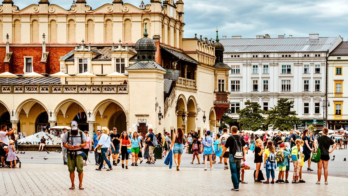 Przyjeżdżają, hałasują, przeszkadzają. Kraków traci cierpliwość 