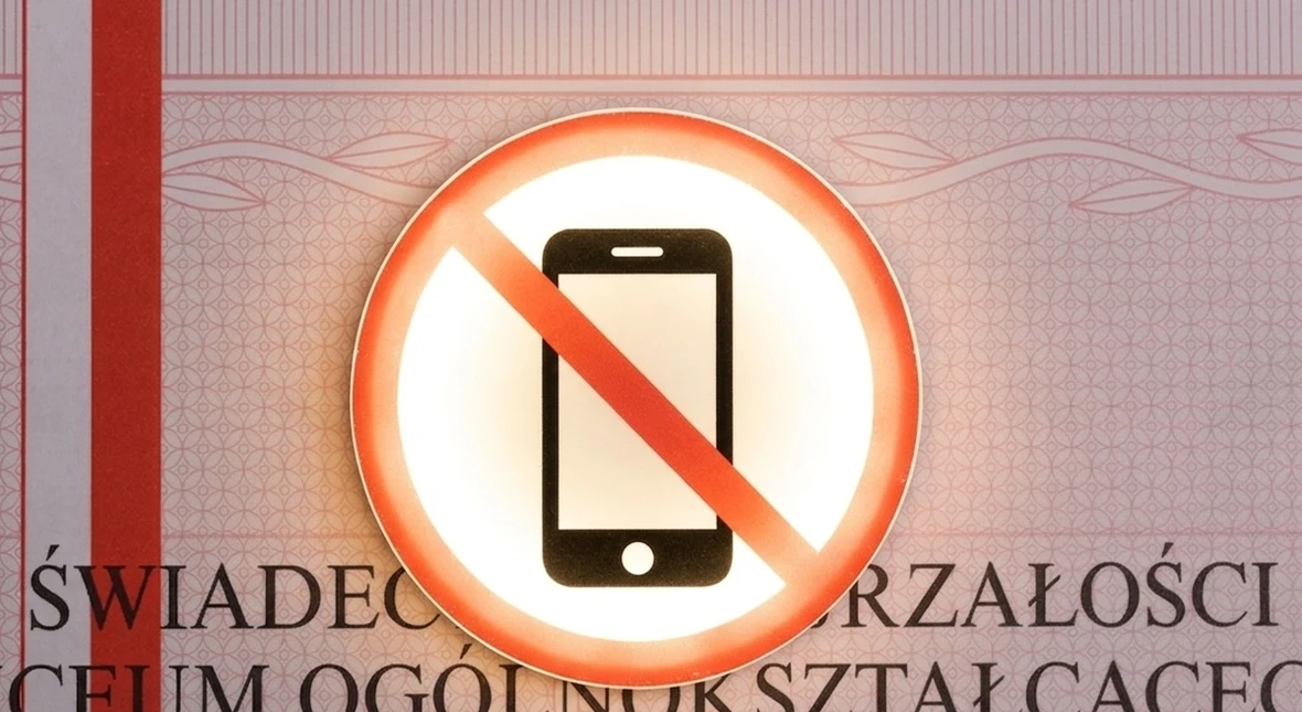 Image for Wnieśli telefon na maturę. Tej lekcji szybko nie zapomną