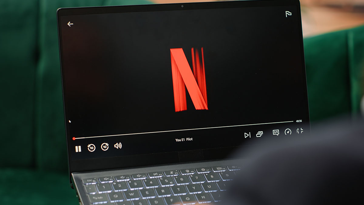Tańszy Netflix z reklamami wchodzi do Polski. Firma podała datę