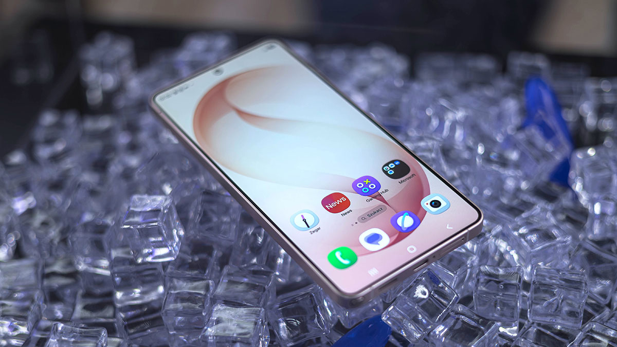 Łapcie za telefony. Do Polski wleciała aktualizacja do One UI 8.5