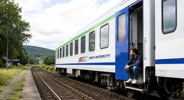 Drzwi pociągów otwierają się w szczerym polu. Producent mówi: pomidor