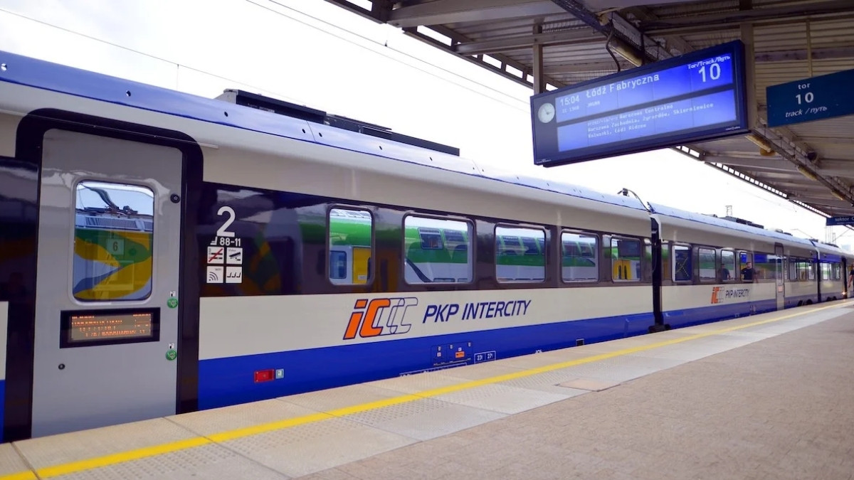 Pociągi PKP Intercity pękają w szwach. Przewoźnik właśnie ogłosił rekord