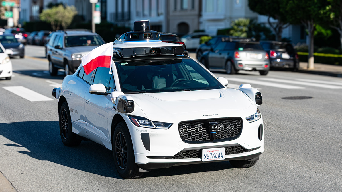 Robotaxi wjeżdżają do Polski. Giganci szykują testy bez kierowców