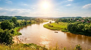 Fala upałów ogrzała nie tylko powietrze. Temperatura wody w Polsce, w rzekach i w morzu także wystrzeliła w górę. W Bałtyku, jeziorach i rzekach termometry wskazują odczyty znane z krajów na głębokim południu Europy albo z Afryki.