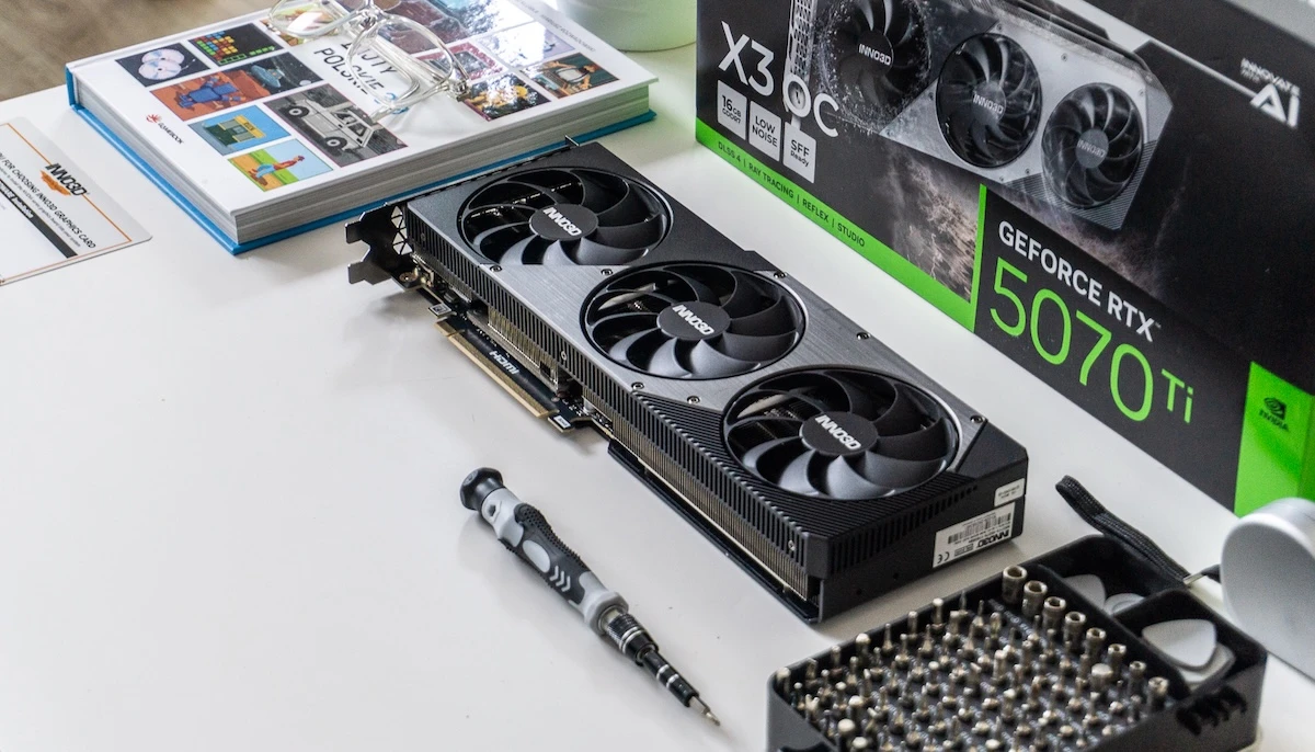 Co potrafi „złoty środek” dla graczy. Test INNO3D GeForce RTX 5070 Ti z agentem 007