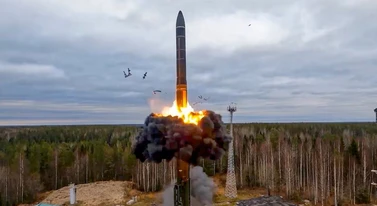 Superbroń Putina lata na oślep. W środku: radzieckie odpady