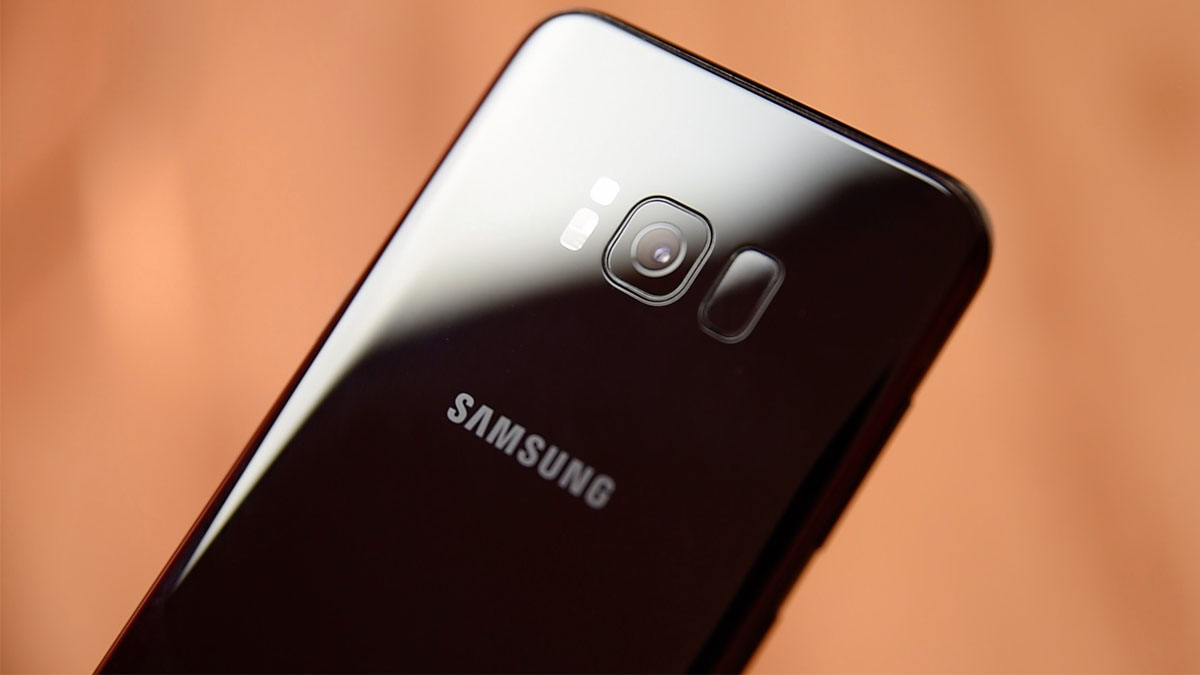 Samsung wskrzesił telefony sprzed niemal dekady. Jest nowa aktualizacja