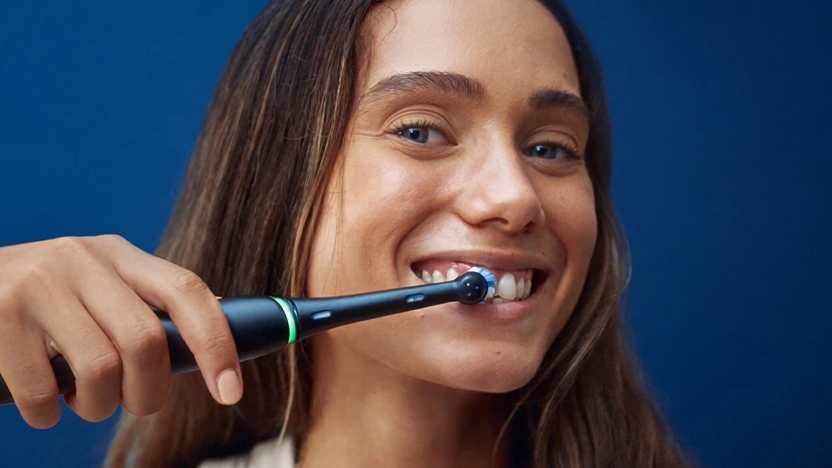 Jaką szczoteczkę elektryczną wybrać? Porównanie szczoteczek Oral-B iO