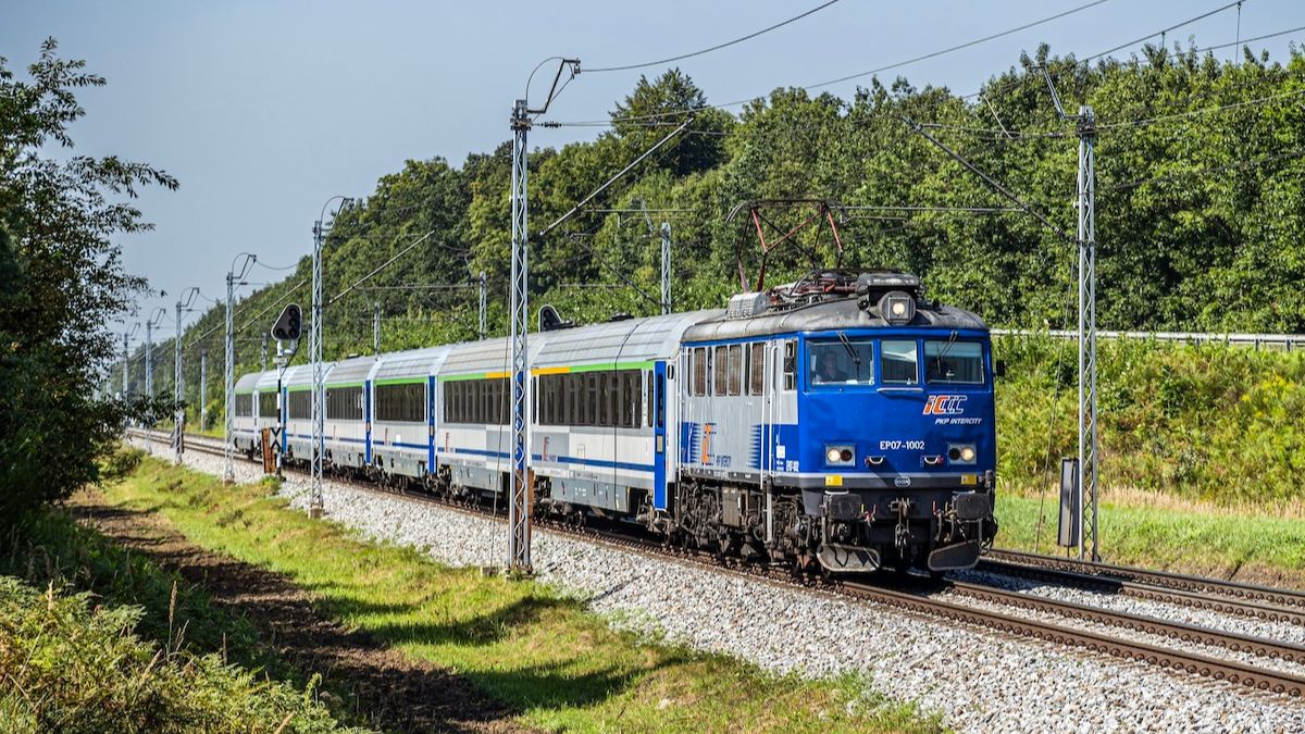 PKP spowalnia pociągi. Aż 680 wagonów pojedzie wolniej, powód mamy pod nogami