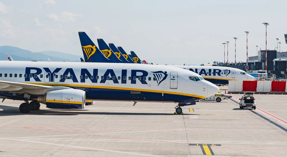 Image for Ryanair w upały zabrał pracownikom wodę w butelkach. Bo kaucja