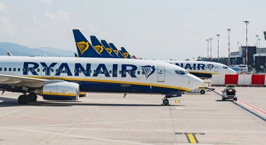Ryanair w upały zabrał pracownikom wodę w butelkach. Bo kaucja