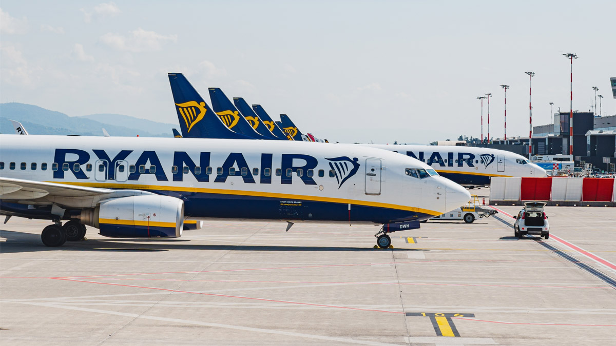 Ryanair w upały zabrał pracownikom wodę w butelkach. Bo kaucja